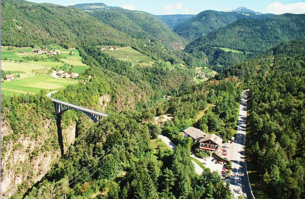 Hotel Brueckenwirt - Al Ponte Монтанья Экстерьер фото